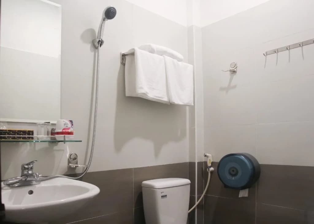 H&H Hostel - photo 9