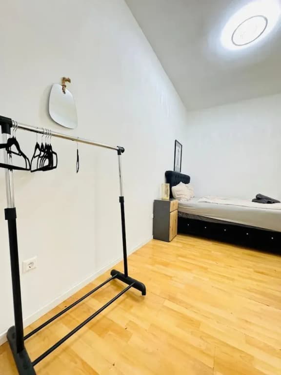 10BR Apt for Groups 8Min to Rathausplatz - photo 10