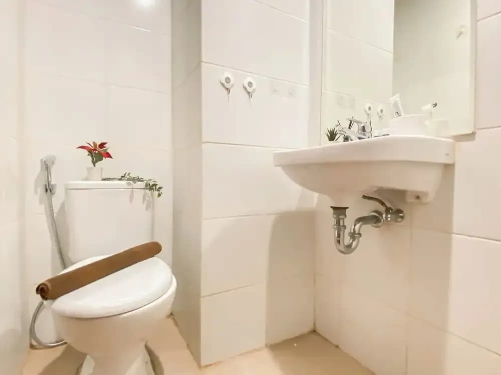 Basic 1Br Apartment At Vittoria Residence - photo 8