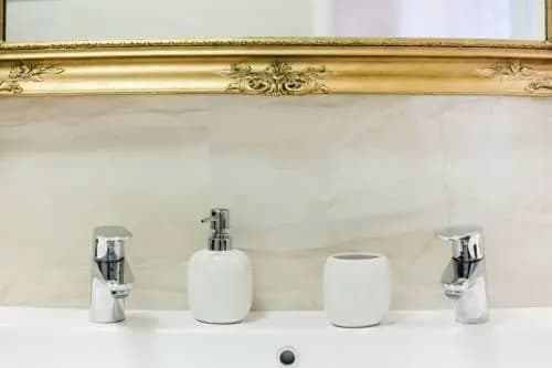 Parliment Luxury Apartment - photo 6