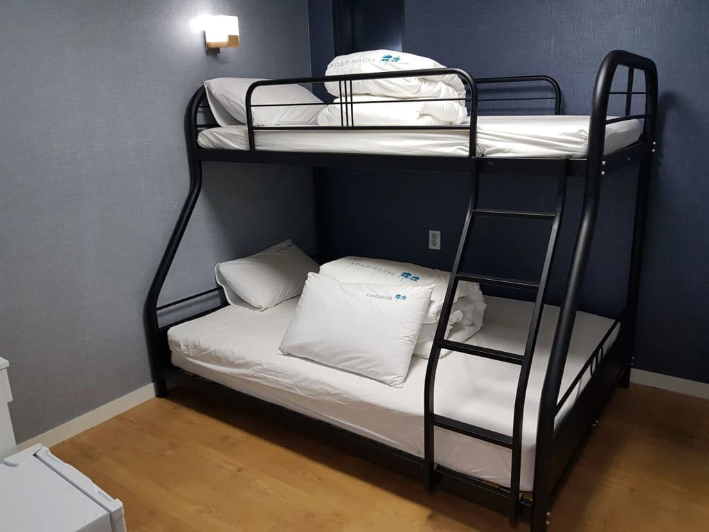 Roadhouse Shinchon - Hostel - photo 5