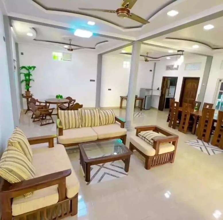 Everest Lodge - photo 2