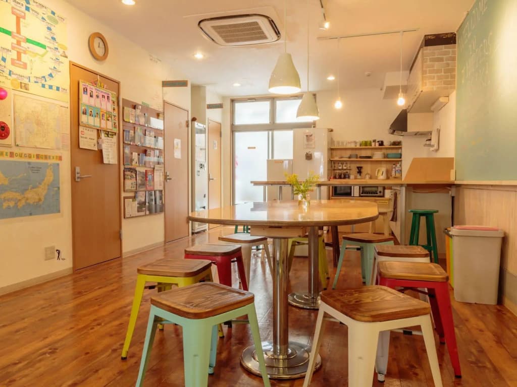 J-Hoppers Osaka Guesthouse - photo 19