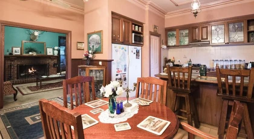 Rustic Refuge Guesthouse - photo 11
