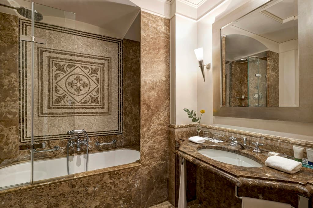 Hotel Savoy - photo 25