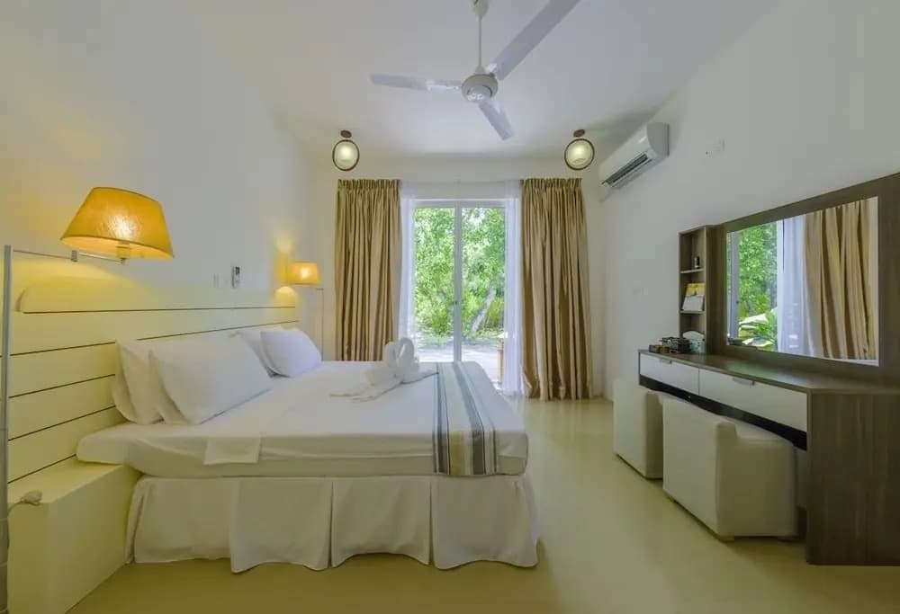 Dhigurah Retreat Beach - photo 13