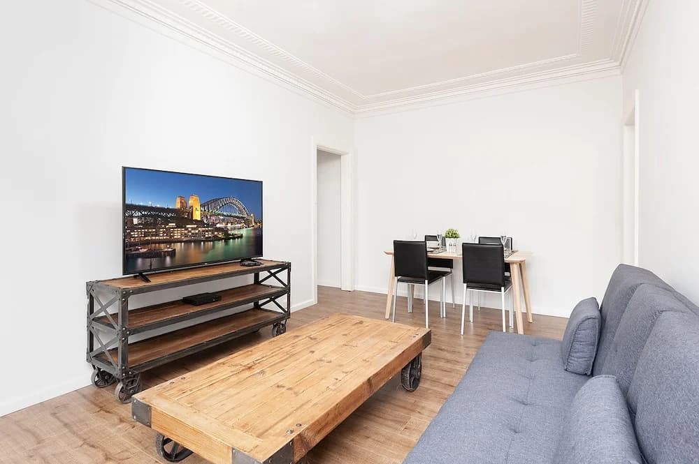 Newly Renovated Apt Close to CBD Unit 2 - photo 5