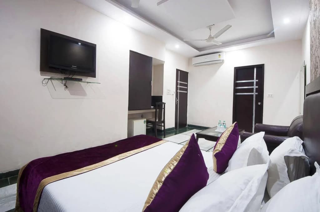 Hotel Apra Inn - photo 7