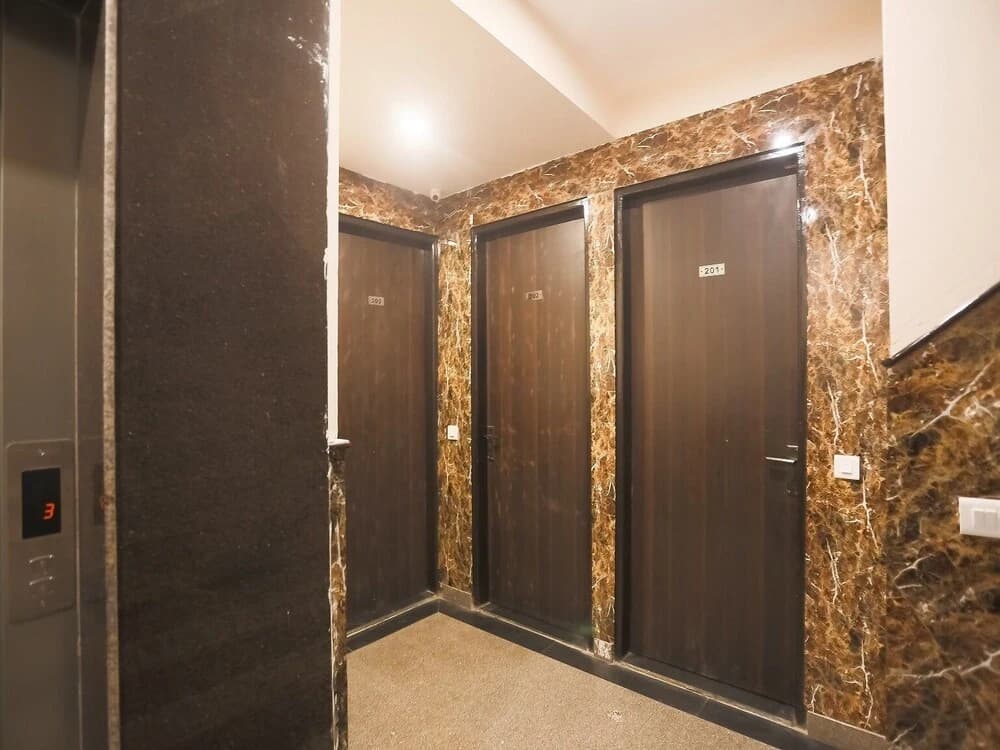 Hotel Deluxe Inn - photo 12