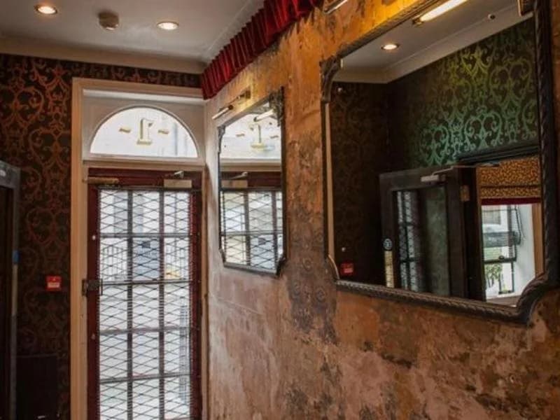 Rough Luxe Hotel - photo 2