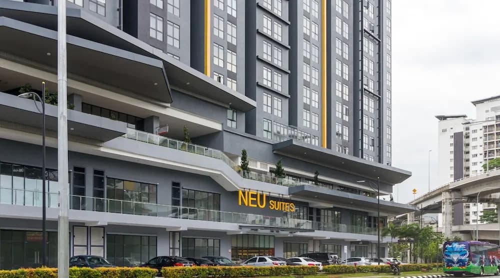 Neu Suites Residence, Embassy Row - photo 1