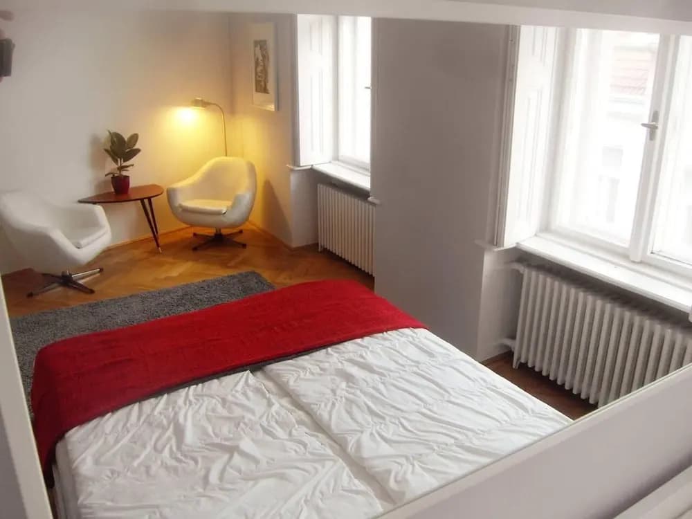 1 Bedroom Apartment Sleeps 2 -balcony -lift Access - photo 2