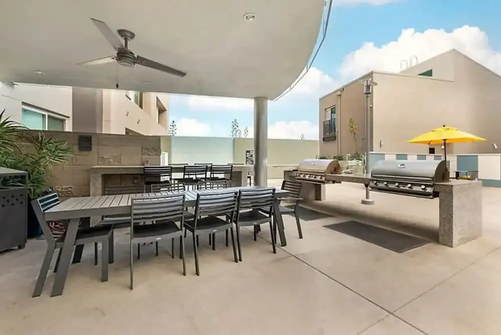 Mid-century W Pool GYM Parking 10 Min to Cedars - photo 30