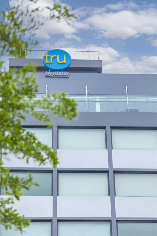 Tru by Hilton Ha Long Hon Gai Centre - photo 31