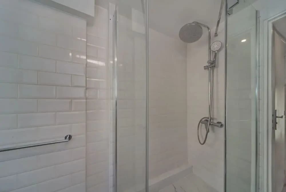 Classy Bourgeois Chic 2 Bedroom Apt in Le Marais - photo 7