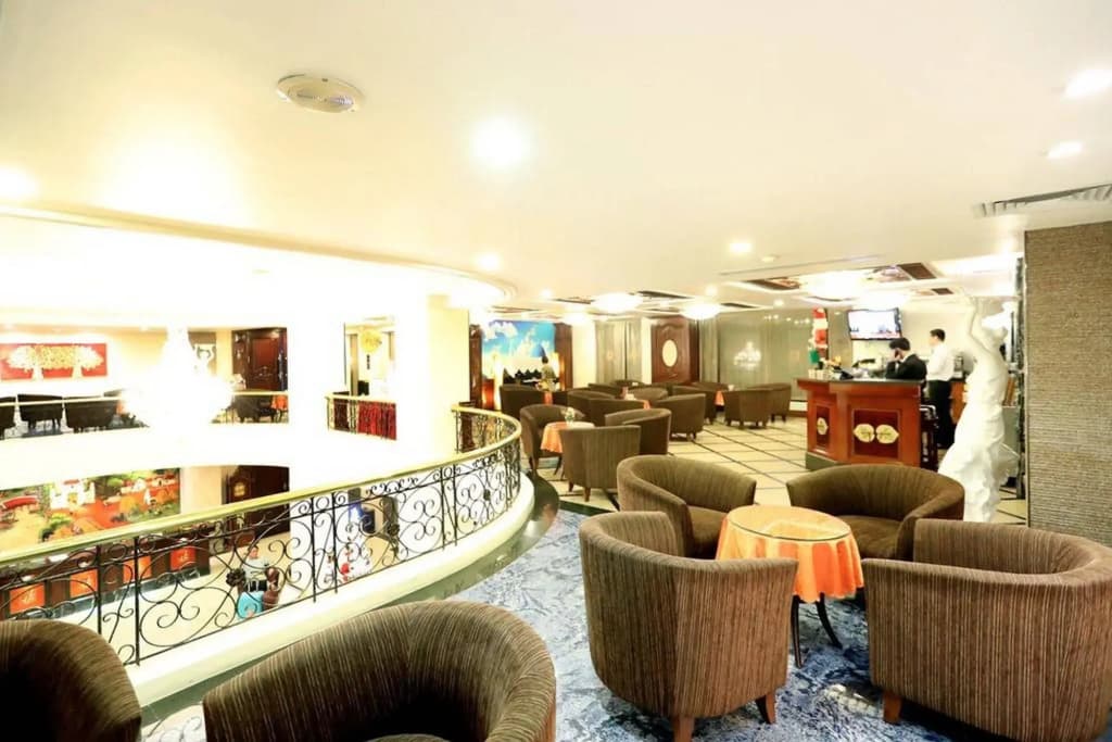 Flower Garden Hotel - photo 2
