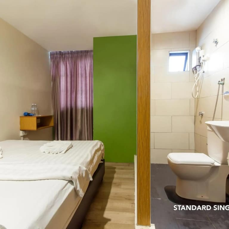 33 Star Hotel by The Sqwhere - photo 10