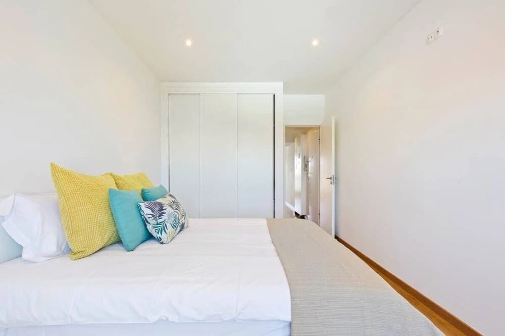 Spacious 1 Bed Apt w/Balcony, Sleeps 3 - photo 5