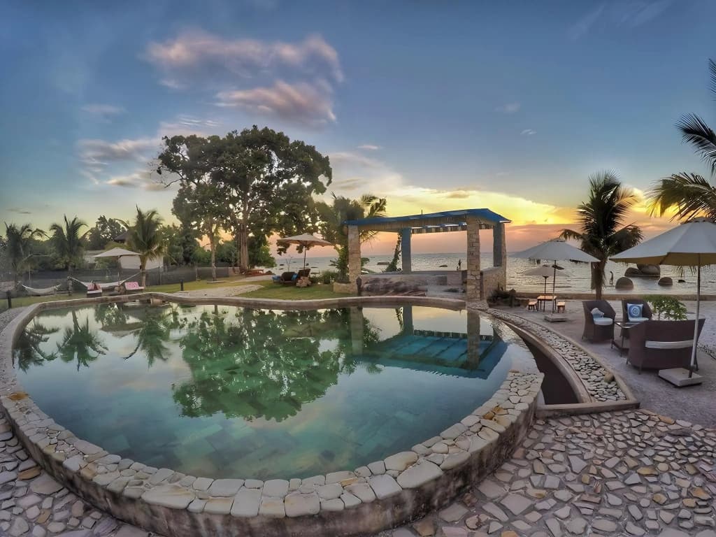 Rocks Beach Boutique Bungalows - photo 13