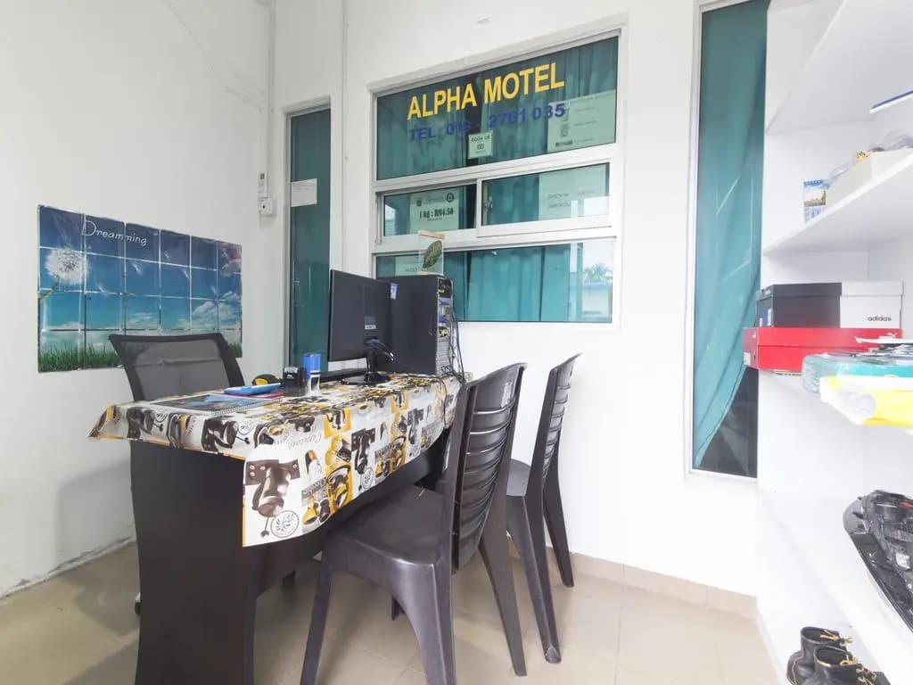 Alpha Motel - photo 12