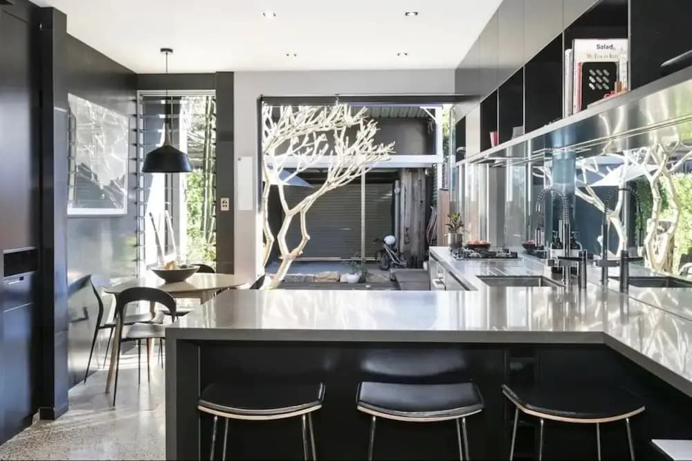 Spacious Modern Terrace House With Free Parking - photo 3