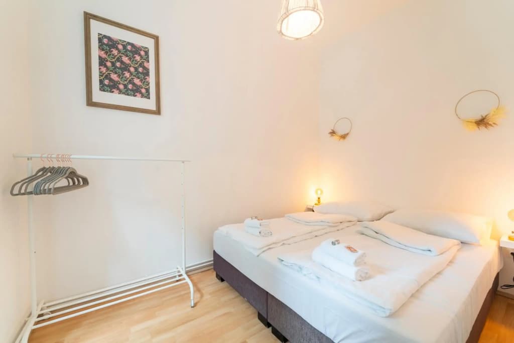 Cozy Flat next to the VIC/UNO - photo 4