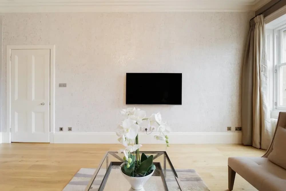 Luxury Boutique Penthouse With City Views - photo 2