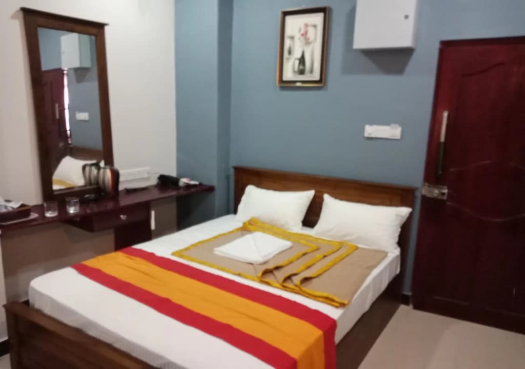 Global City Hotel - photo 8
