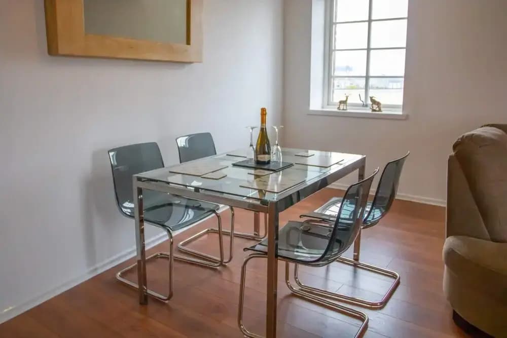 Spacious Flat In Converted Sugar Store - photo 5