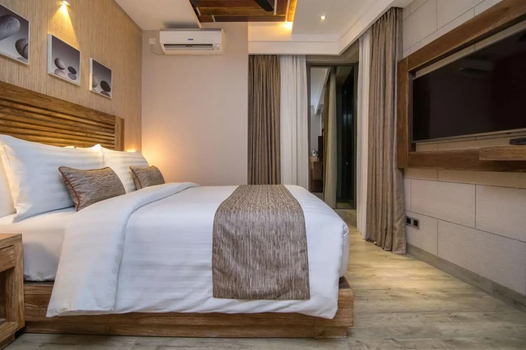 Samann Grand Hotel - photo 2
