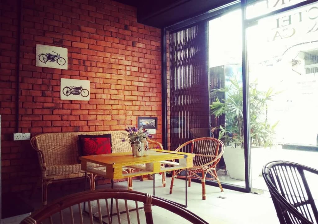 Monkey Motel & Café - photo 22