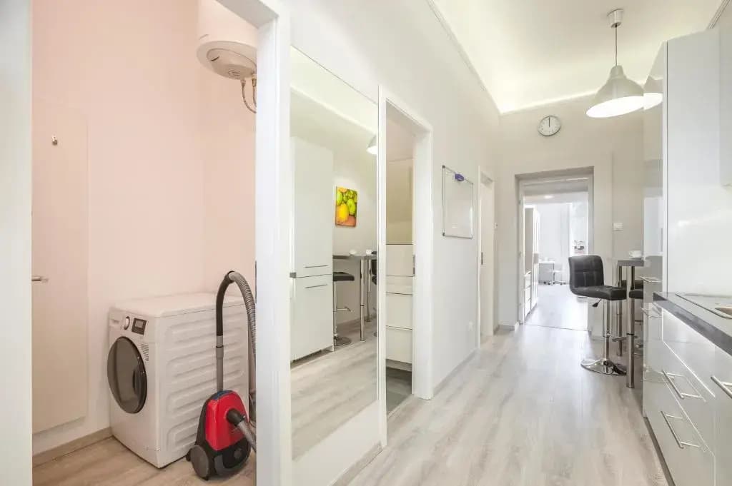 Kings Cross Apartment - photo 2