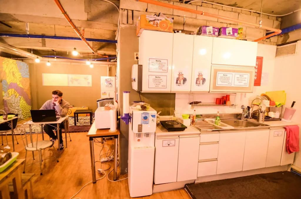 Kimchee Sinchon Guesthouse - photo 13