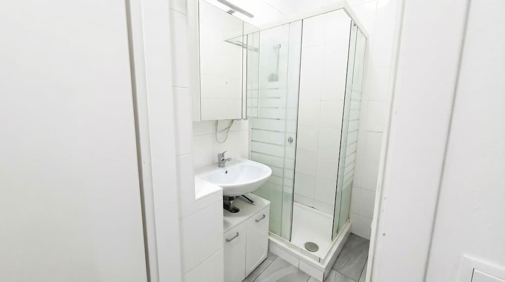 15 Min to Vienna Center - Affordable & Simple 5BR Apt with WIFI - photo 6