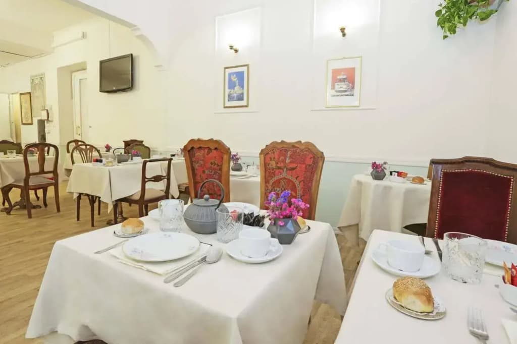 Angel Hotel - photo 12