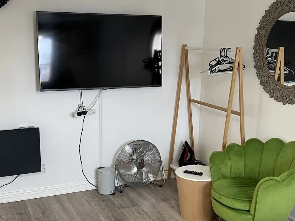 Impeccable 2-bed Apartment in Erith - photo 4