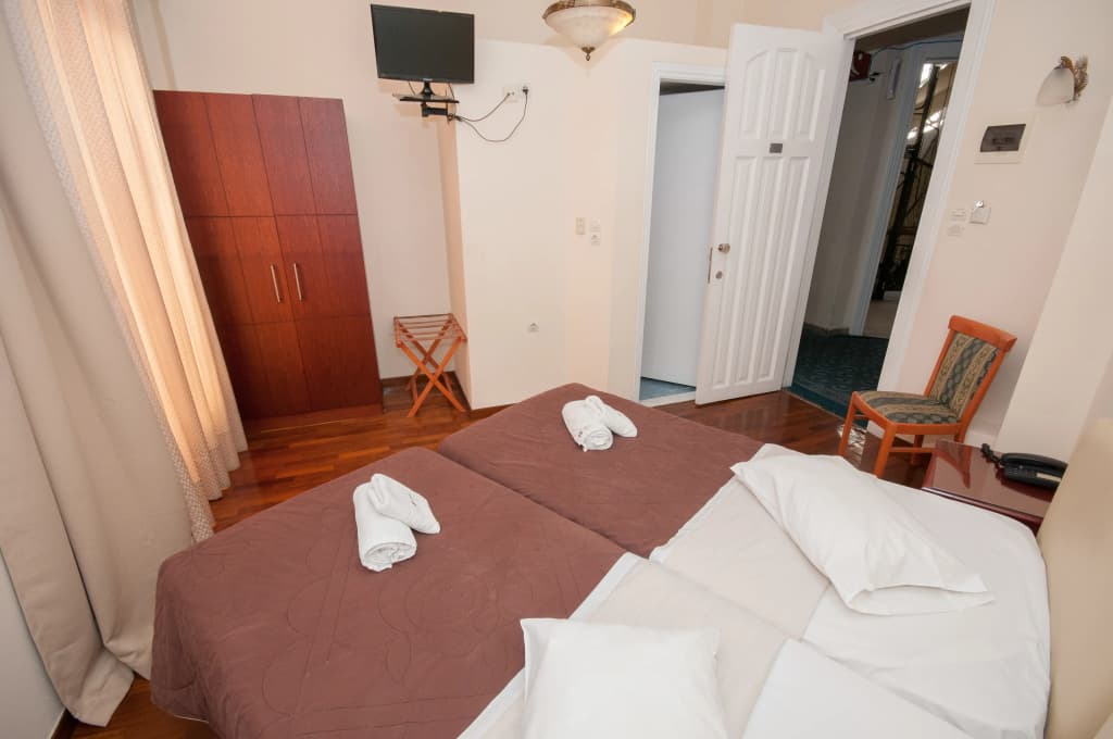 Cecil Hotel - photo 6