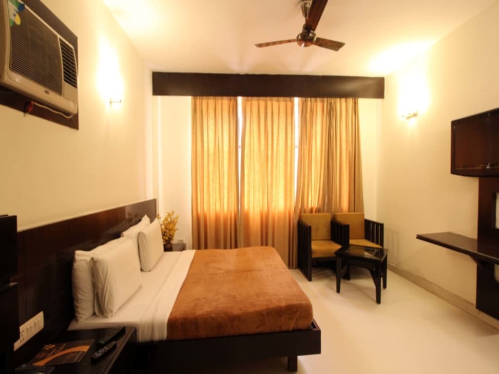 Hotel Aman Deluxe - photo 6