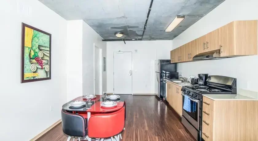 Hollywood Mirage Apartment - photo 9