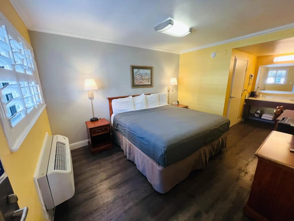 Van Ness Inn - photo 14
