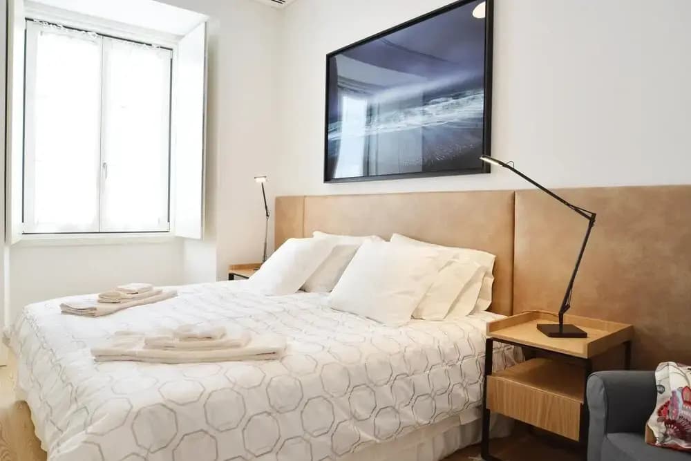 Chiado 4-Bedroom Flat - photo 3