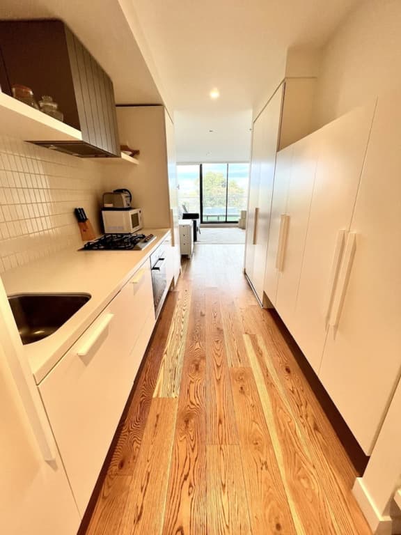 Readyset Apartment on Emerald - photo 12