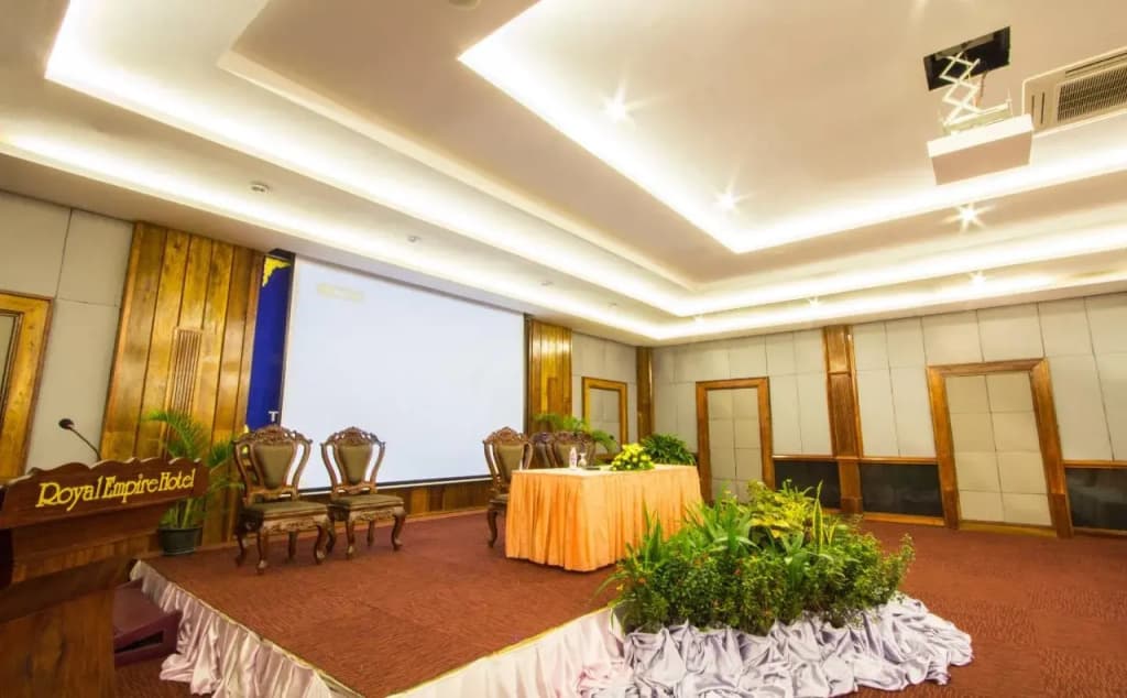 Royal Empire Hotel - photo 17