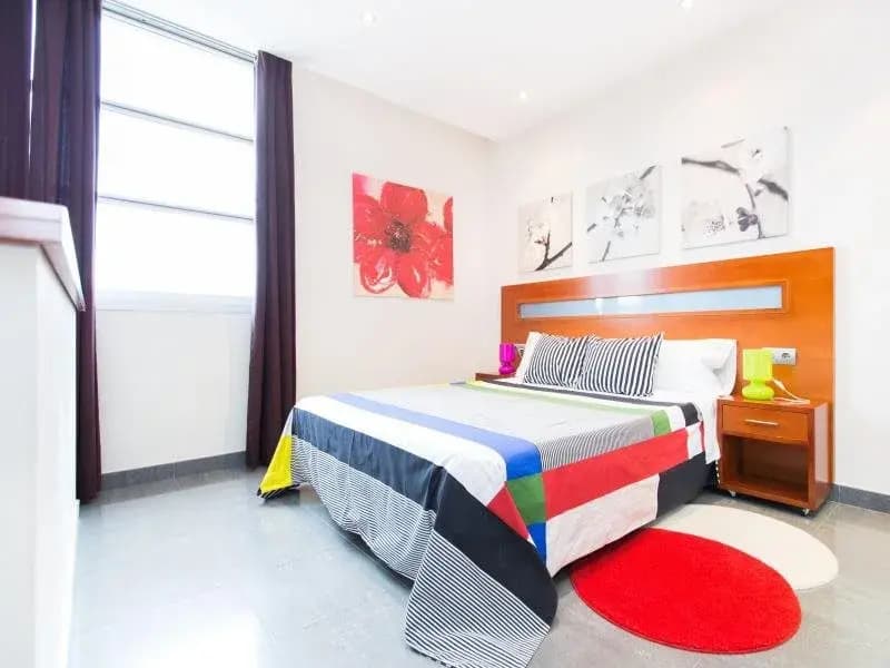 Universitat Suites - photo 12