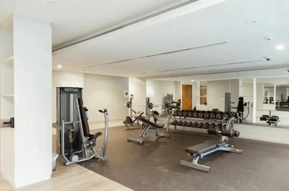 Luxurious 1BR - Pool & Gym Access - photo 11