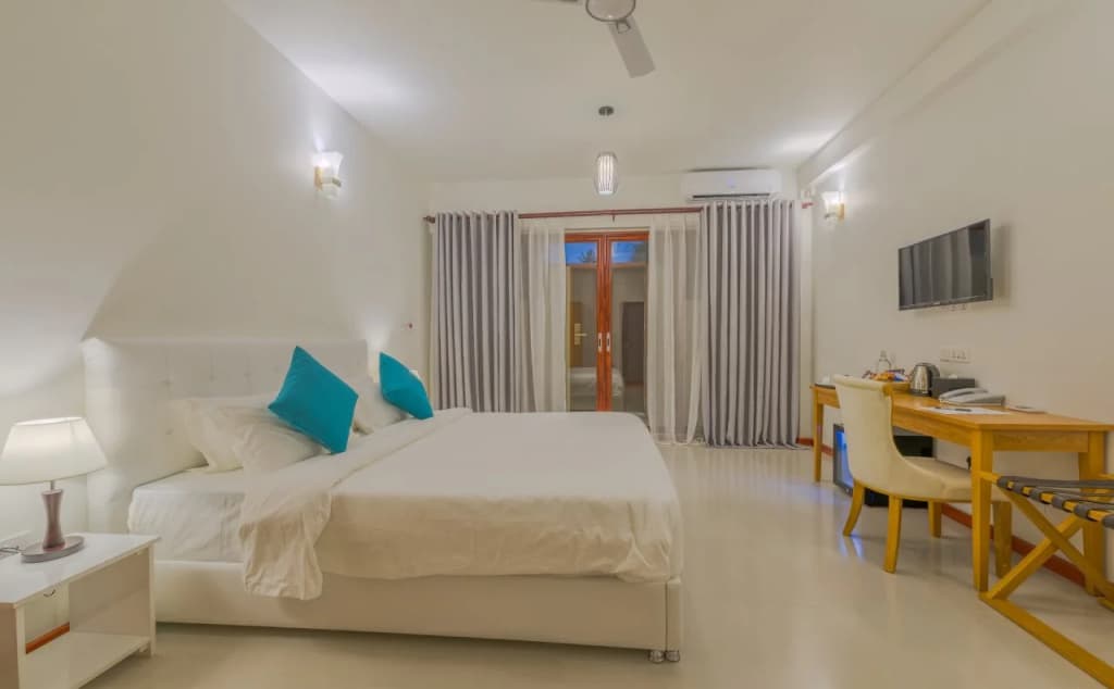 White Sand Dhigurah Hotel - photo 12