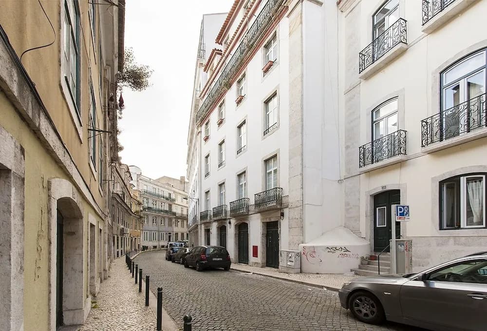 ALTIDO Elegant 3BR Apt w/workspace in Chiado - main photo