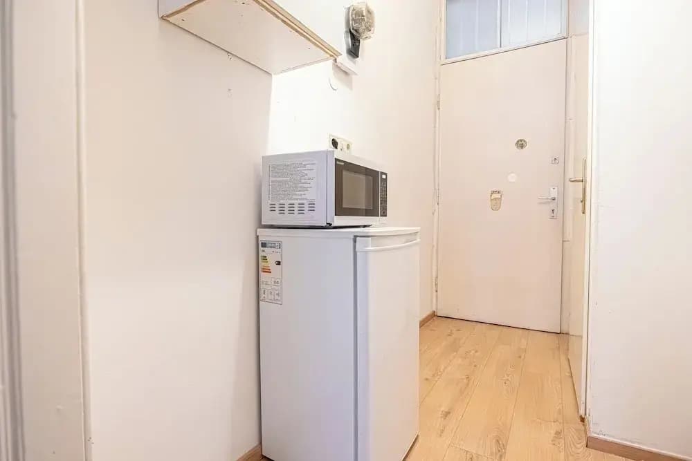 Cozy 2BR Apt With Excellent Connectivity - photo 9