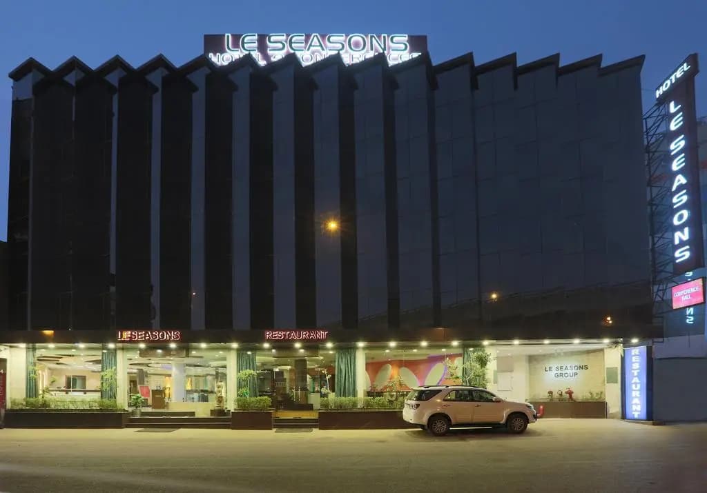 Hotel Le Seasons - photo 1