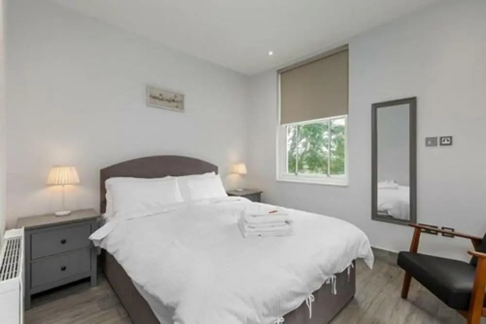 The Lion Gate Apartments - photo 6